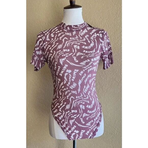SKIMS Kim Kardashian Plus SUMMER Mesh Raspberry Swirl T-Shirt Bodysuit Size 4X - Picture 2 of 10